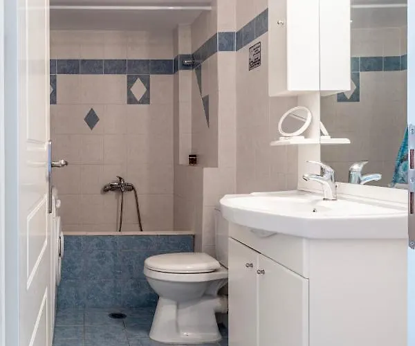 Comfy Flat, 10min To The Center Apartment